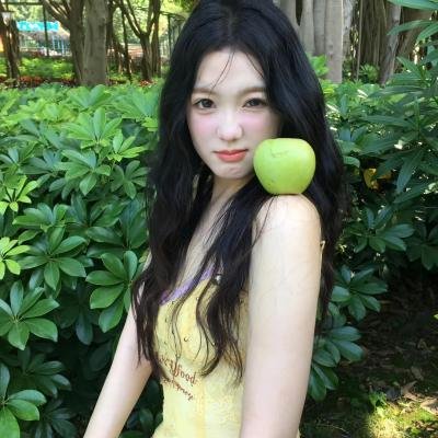 想踢沉迷男的女人